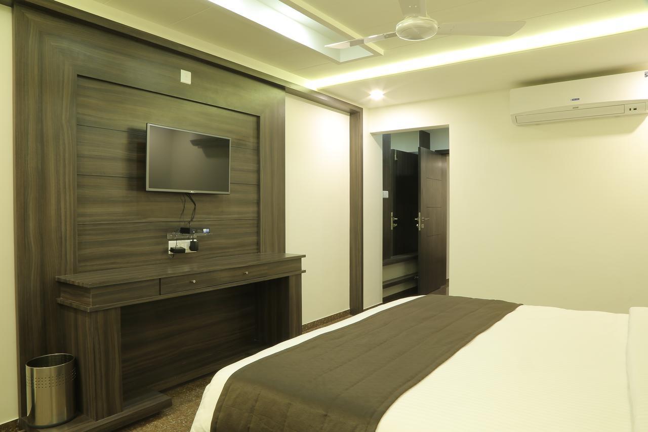Hotel Roma Kristo Dwārka Εξωτερικό φωτογραφία